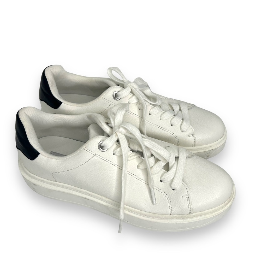 Steve Madden Charlie Treaded Lace-Up Sneakers Size 7.5 White Athleisure EUC